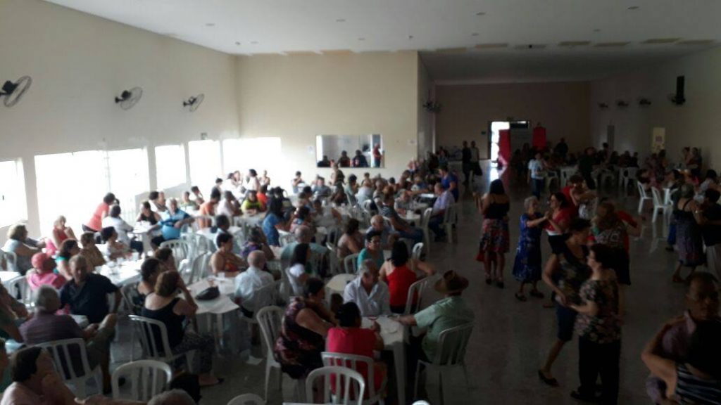 Administração realiza almoço festivo para os idosos