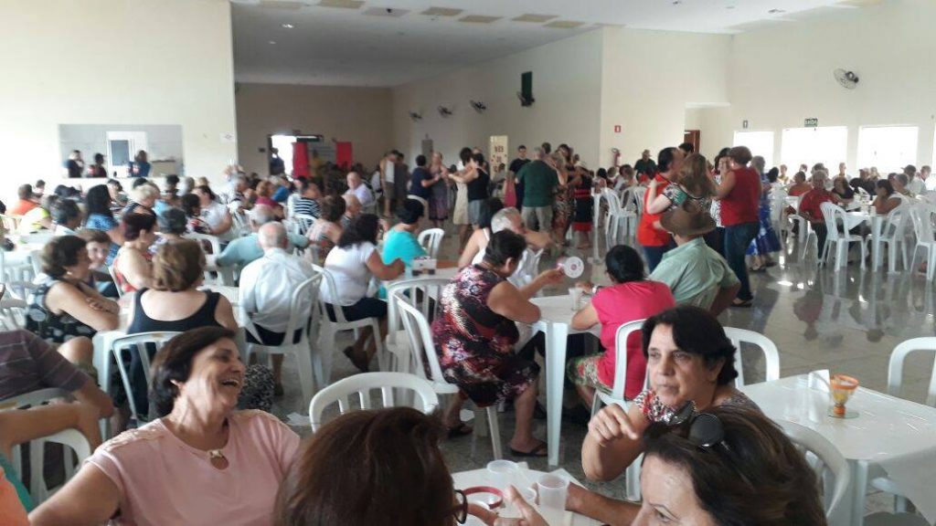 Administração realiza almoço festivo para os idosos