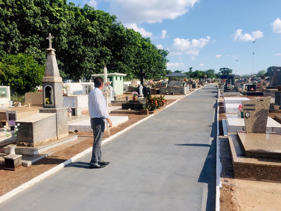 Cemitério Municipal recebe reforma, pinturas e varredura