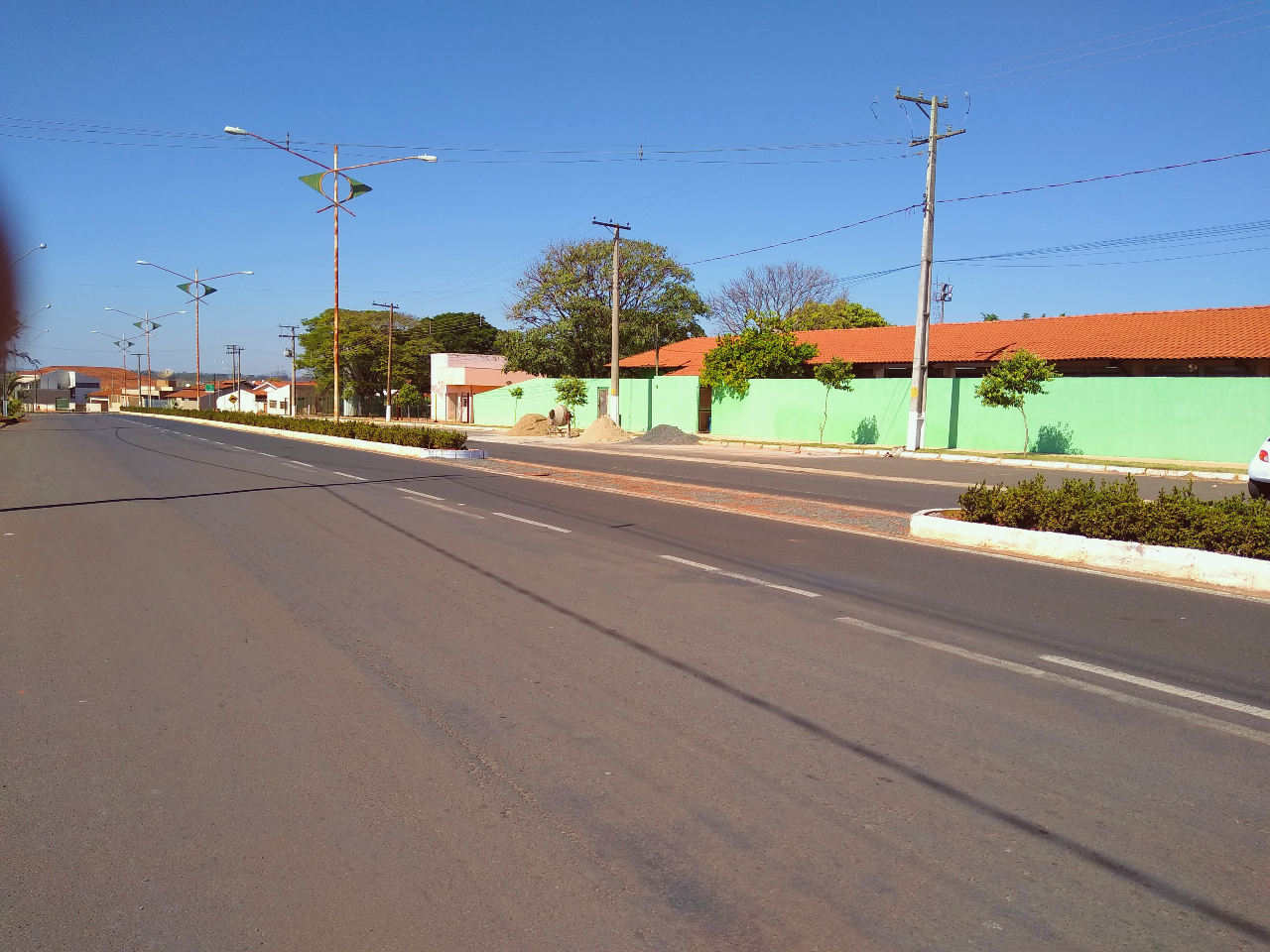 Obras de abertura de canteiros da Av. João Antonio Sicutti são concluídas - Prefeitura Municipal de Nova Aliança-SP