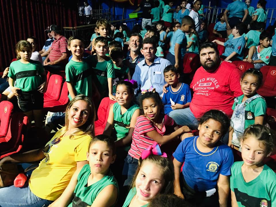 Crianças da rede municipal de ensino visitam Circo Tihany