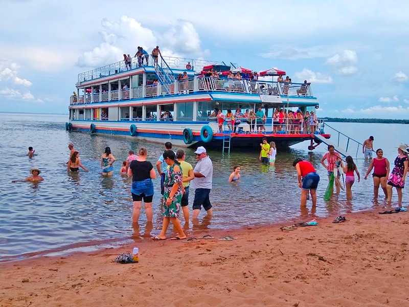Terceira Idade participa de tarde divertida no barco Odisséia - Prefeitura Municipal de Nova Aliança-SP